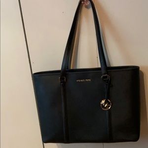 Michael kors tote